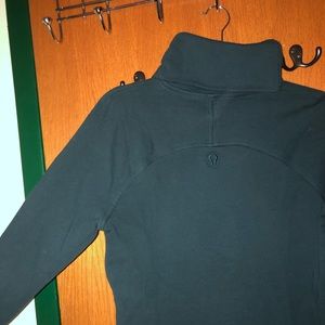 Turtleneck sweatshirt with pockets
